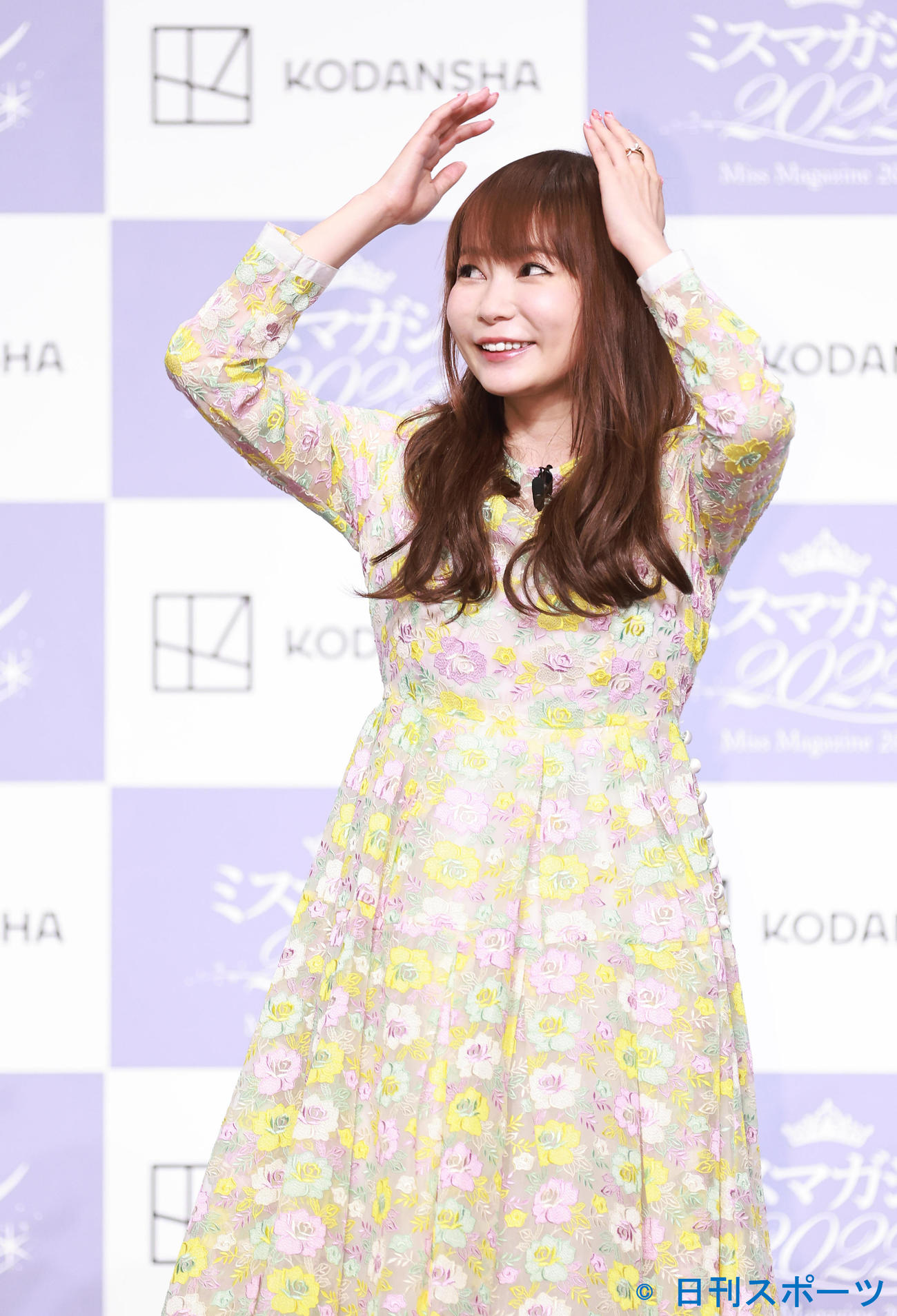 「ミスマガジン2022ベスト16お披露目イベント」に登壇し笑顔を見せる中川翔子（撮影・垰建太）