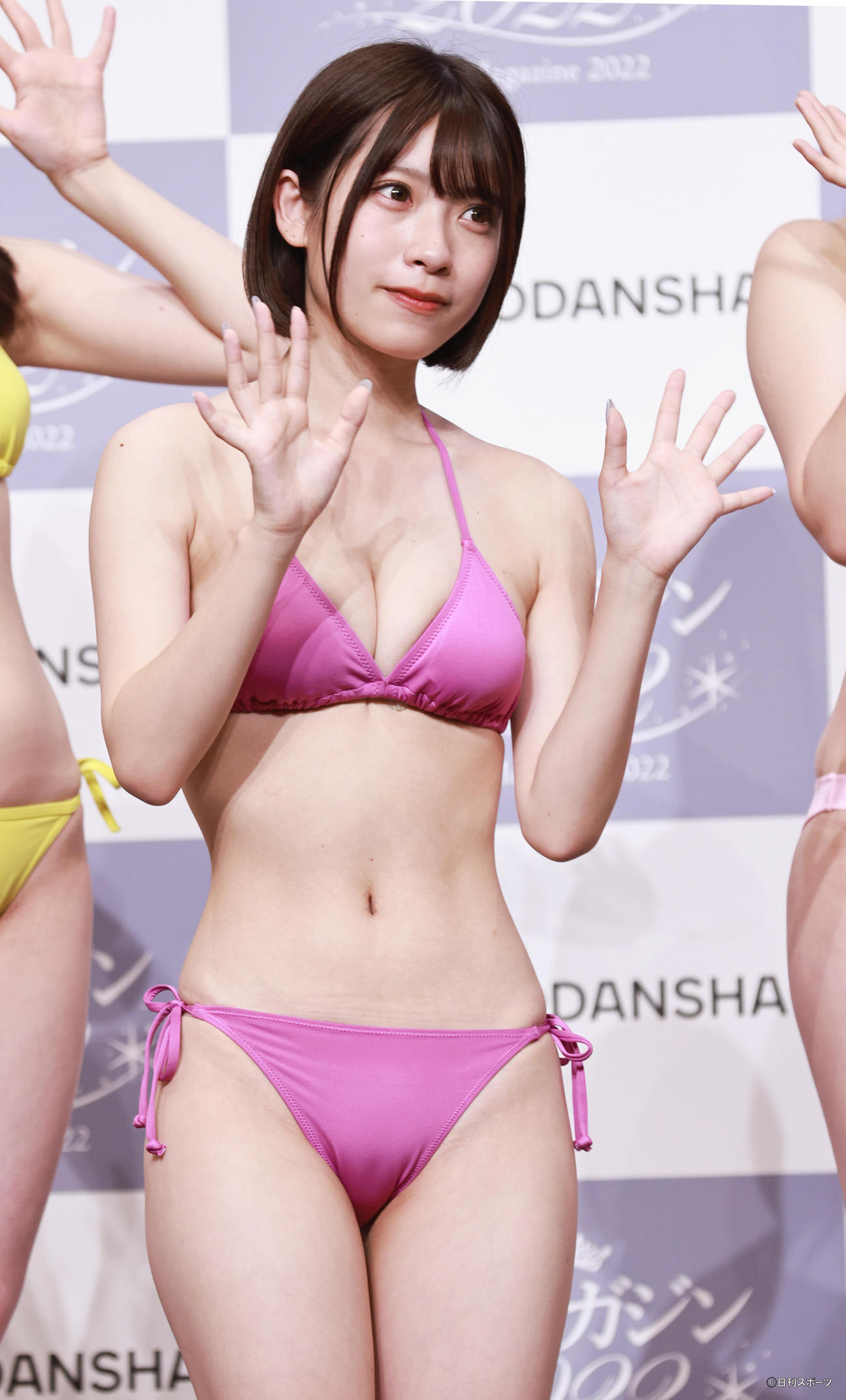 「ミスマガジン2022ベスト16お披露目イベント」に水着で登壇する三野宮鈴（撮影・垰建太）