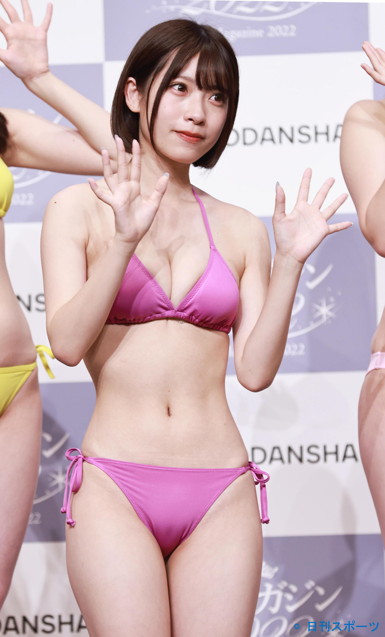 「ミスマガジン2022ベスト16お披露目イベント」に水着で登壇する三野宮鈴（撮影・垰建太）