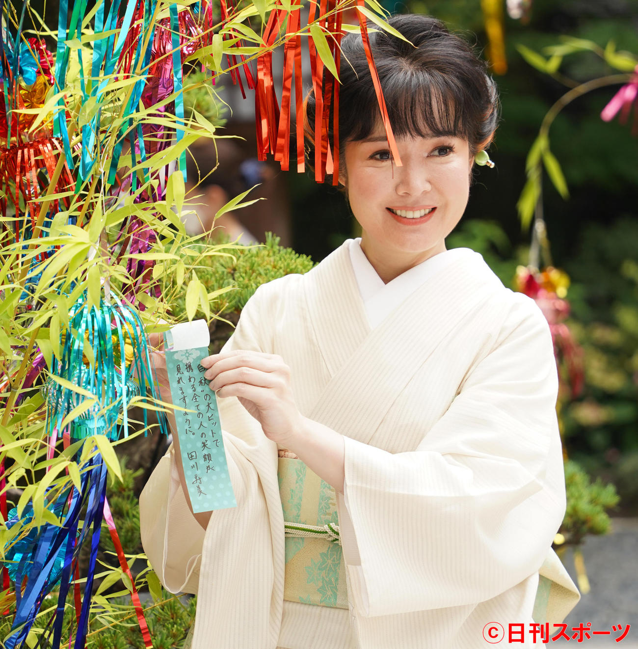 新曲「白秋」の七夕ヒット祈願を行った田川寿美（撮影・佐藤勝亮）