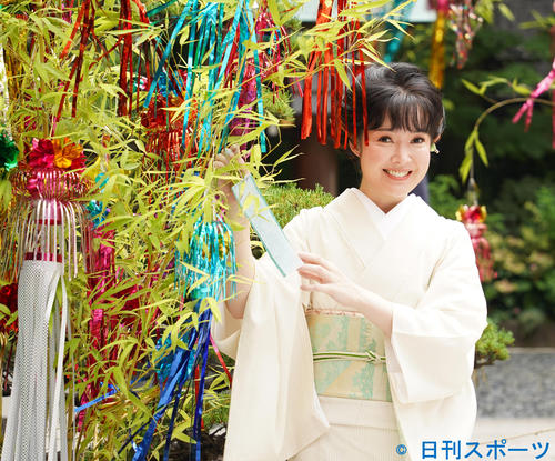 新曲「白秋」の七夕ヒット祈願を行った田川寿美（撮影・佐藤勝亮）