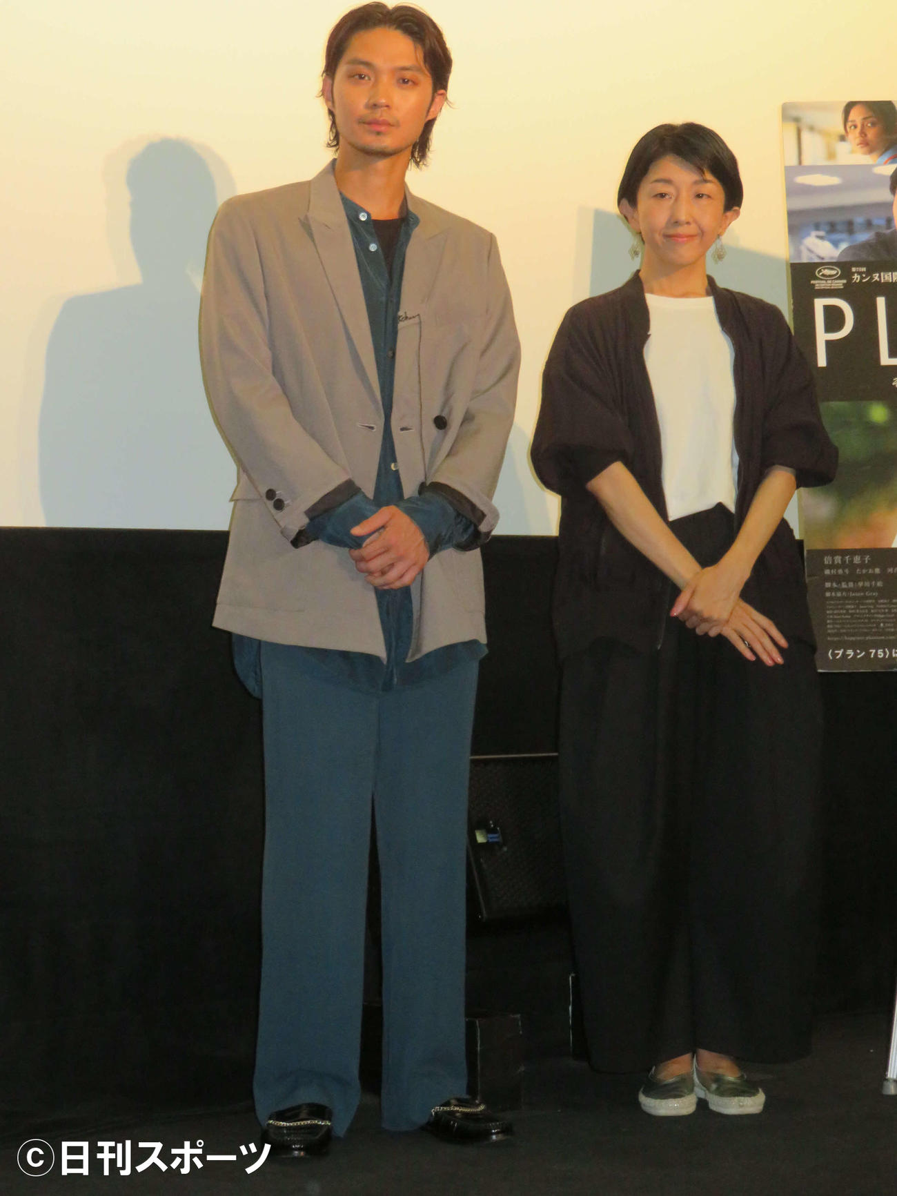 映画「PLAN 75」大ヒット記念舞台あいさつに登壇した、磯村勇斗と早川千絵監督（撮影・村上幸将）