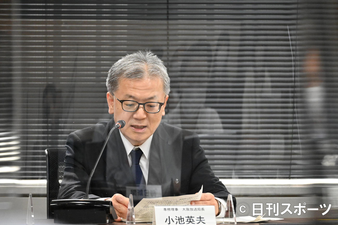 定例会見を行ったNHK大阪放送局の小池英夫局長（撮影・松浦隆司）