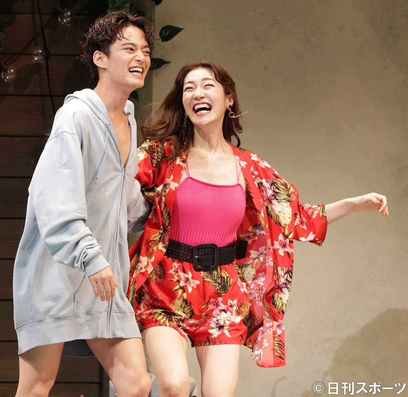 舞台「ダディ」で前島亜美（右）と熱演する中山優馬（撮影・中島郁夫）