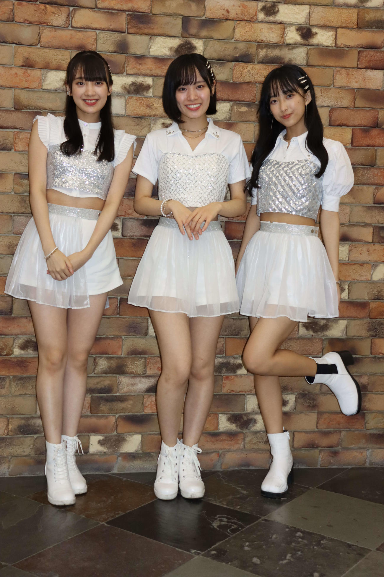 ハロー！プロジェクトの新グループOCHA NORMAの（左から）斉藤円香、石栗奏美、北原もも