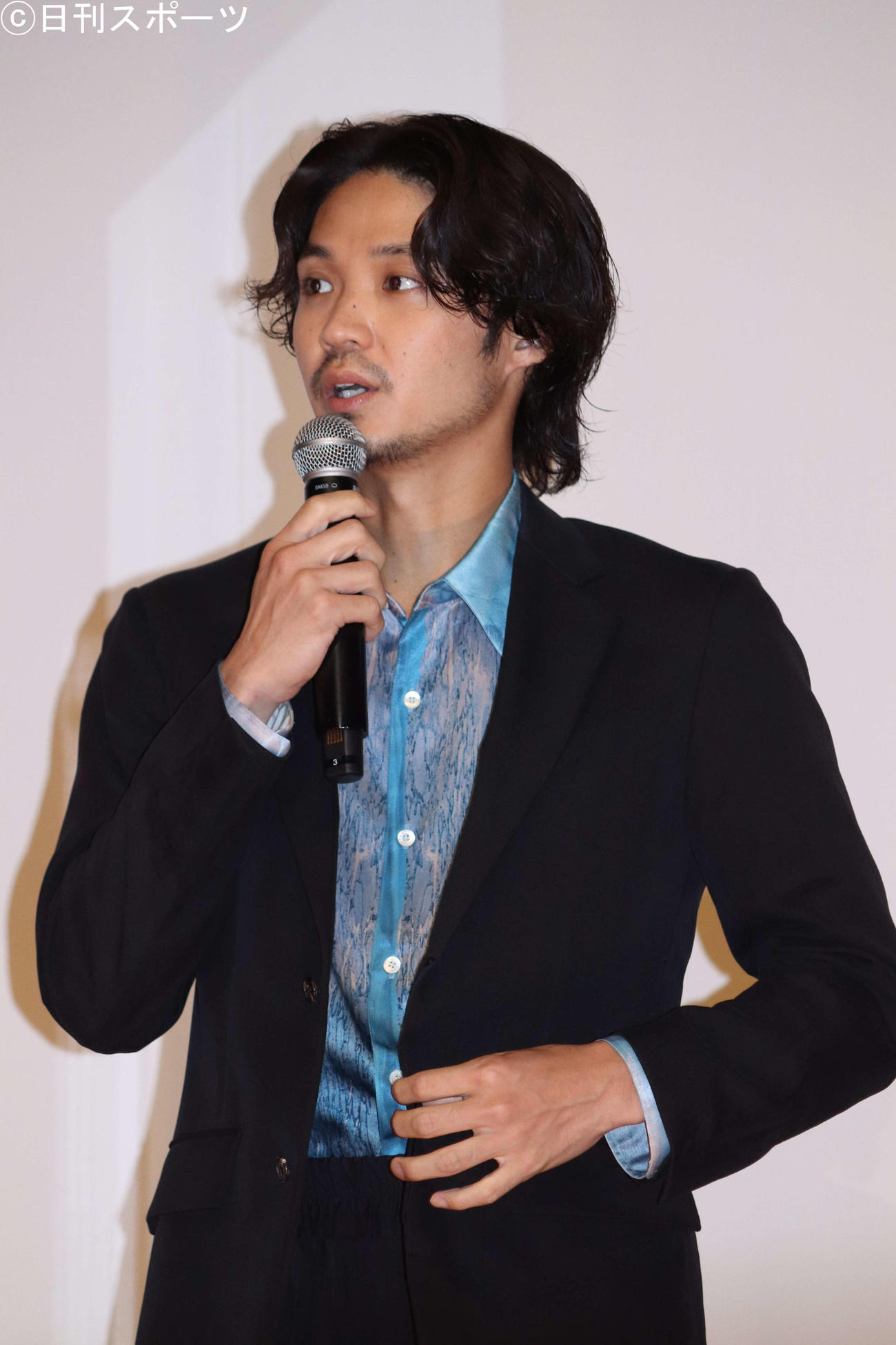 映画「ビリーバーズ」公開記念舞台あいさつに出席した、左から磯村勇斗（撮影・加藤理沙）