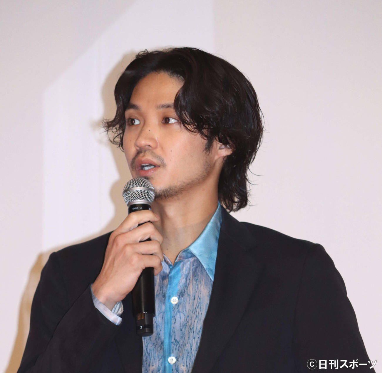 映画「ビリーバーズ」公開記念舞台あいさつに出席した、左から磯村勇斗（撮影・加藤理沙）