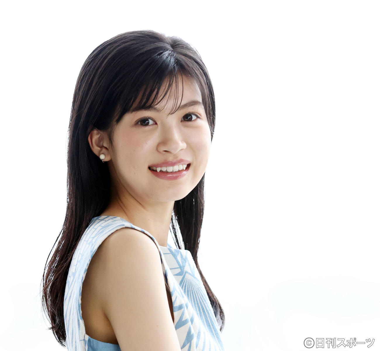 連続ドラマ初主演を務める中田青渚は、透明感るあふれる笑顔を見せる（撮影・浅見桂子）