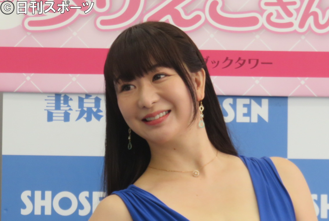 「歩りえこ1st写真集　スフィア」の発売記念イベントを行った歩りえこ