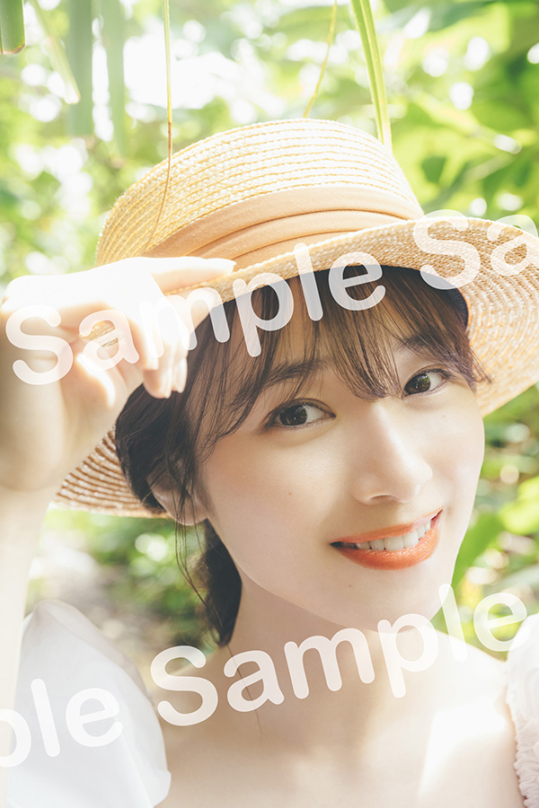 櫻坂46守屋麗奈ファースト写真集のセブンネットポストカード（撮影／東京祐）