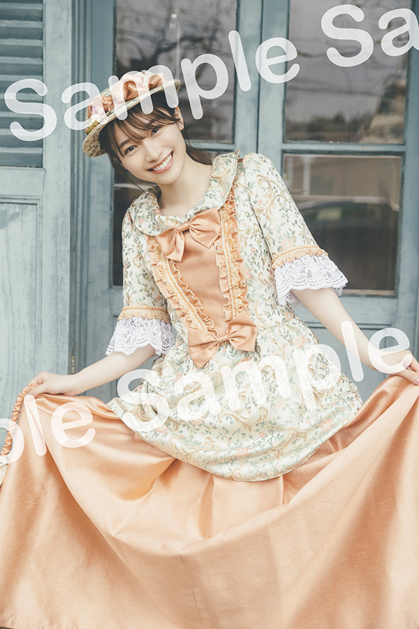 櫻坂46守屋麗奈ファースト写真集のくまざわ書店ポストカード（撮影／東京祐）