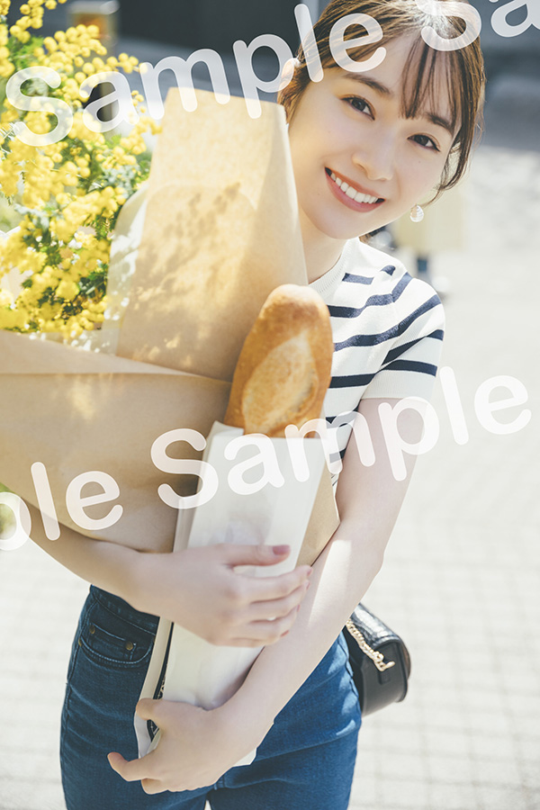 櫻坂46守屋麗奈ファースト写真集の星野書店／書泉ポストカード（撮影／東京祐）