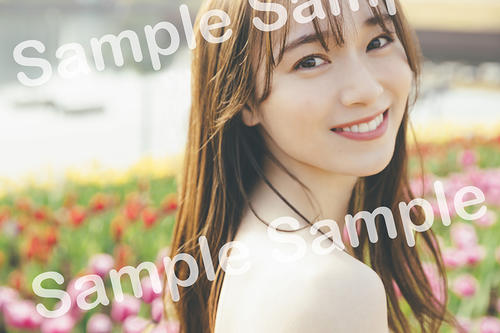 櫻坂46守屋麗奈ファースト写真集の楽天ブックスポストカード(撮影/東京祐)