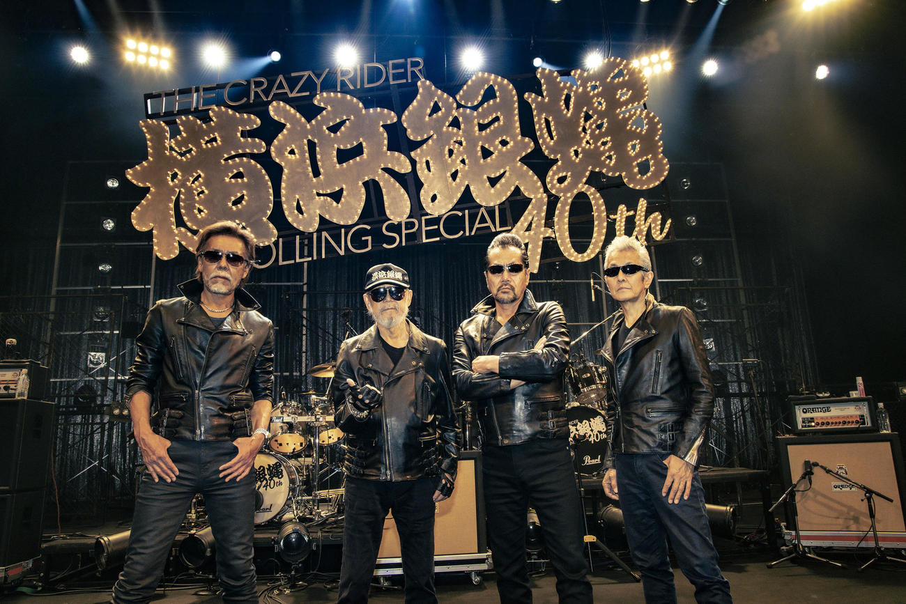 横浜銀蝿の、左からTAKU、嵐ヨシユキさん、翔、Johnny