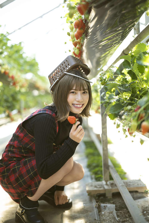 日向坂46東村芽依ファースト写真集の先行カット（C）藤本和典／白夜書房