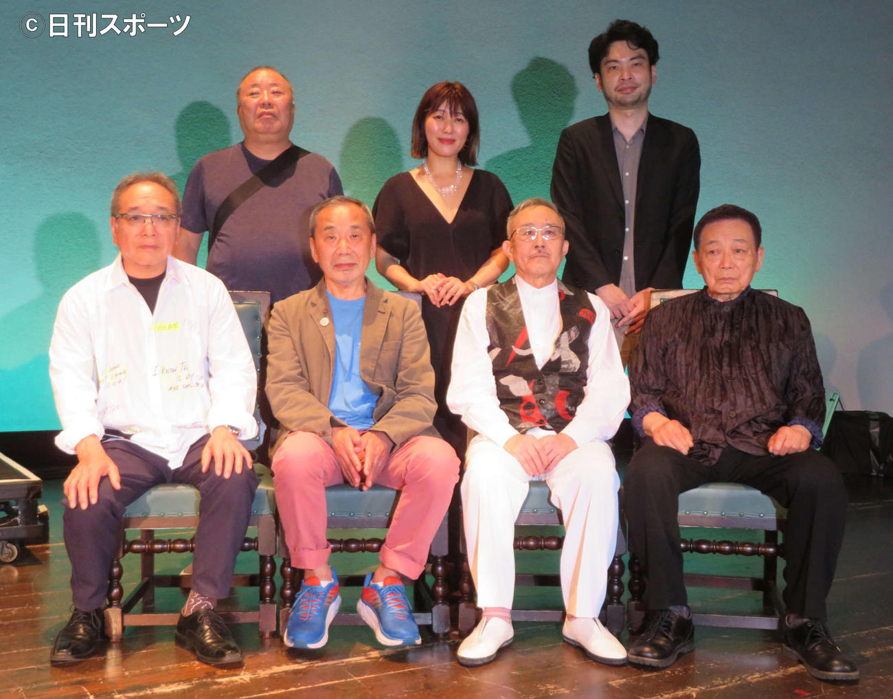 前列左から中村誠一、村上春樹氏、山下洋輔、森山威男、後列左から都築響一氏、坂本美雨、小川哲氏（撮影・村上幸将）