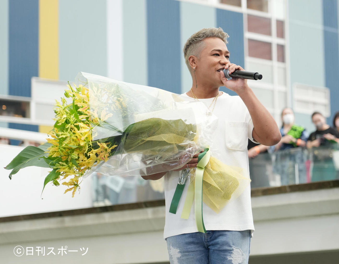 「PSYCHIC FEVER from EXILE TRIBE」のデビュー記念イベントにお祝いに駆けつけたELLY（撮影・菅敏）