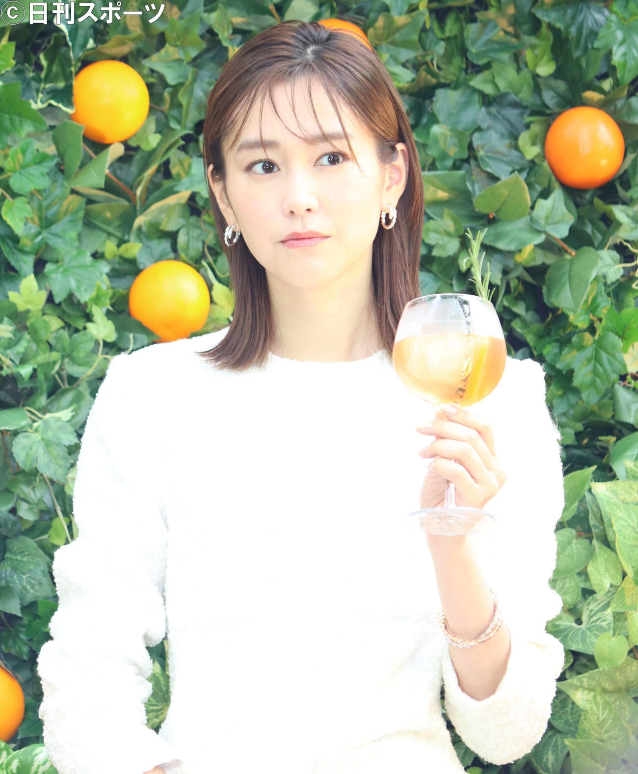 「CHANDON SECRET GARDEN MIDPARK LOUNGE」オープニングセレモニーに純白のサマードレスで登場した桐谷美玲（撮影・加藤理沙）