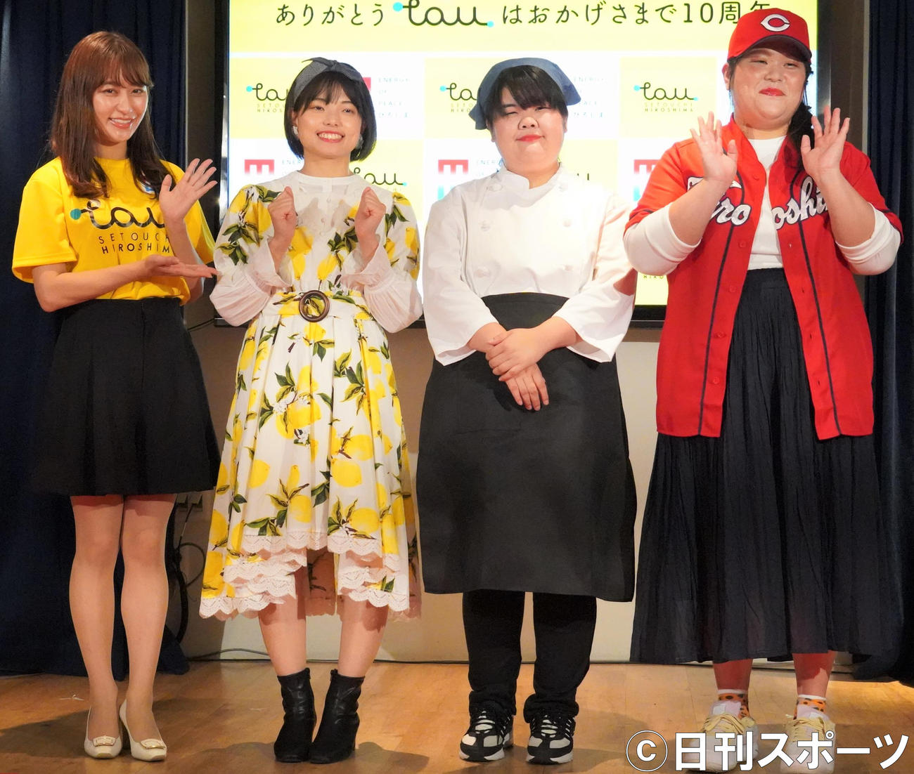 「ひろしまブランドショップTAU」で、同店の開店10周年記念イベントに出席した、左から枡田絵理奈アナウンサー、お笑いカルテットぼる塾のきりやはるか、あんり、田辺智加（撮影・佐藤成）