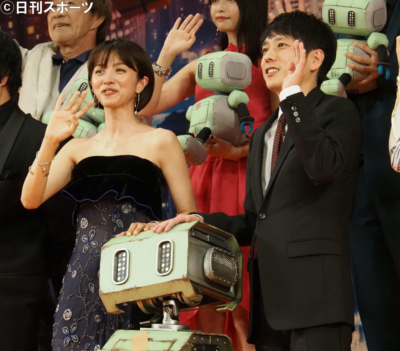 映画「TANG　タング」ジャパンプレミアに出席した嵐の二宮和也（右）と満島ひかり（撮影・遠藤尚子）