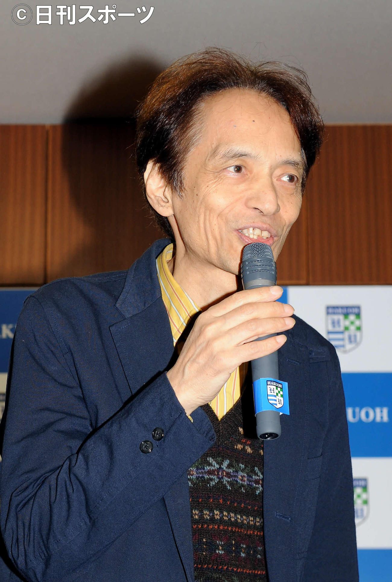 11年10月27日　ドラフトを前にあいさつする白鴎大野球部部長の山本コウタローさん