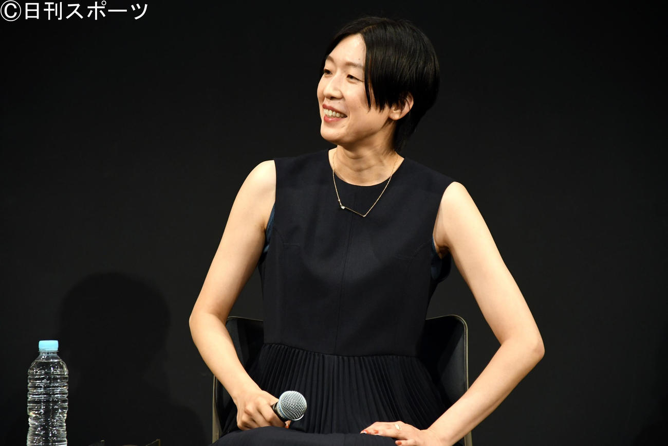 ミュージカル「夜の女たち」製作発表会見で笑顔を見せる江口のりこ（撮影・大友陽平）