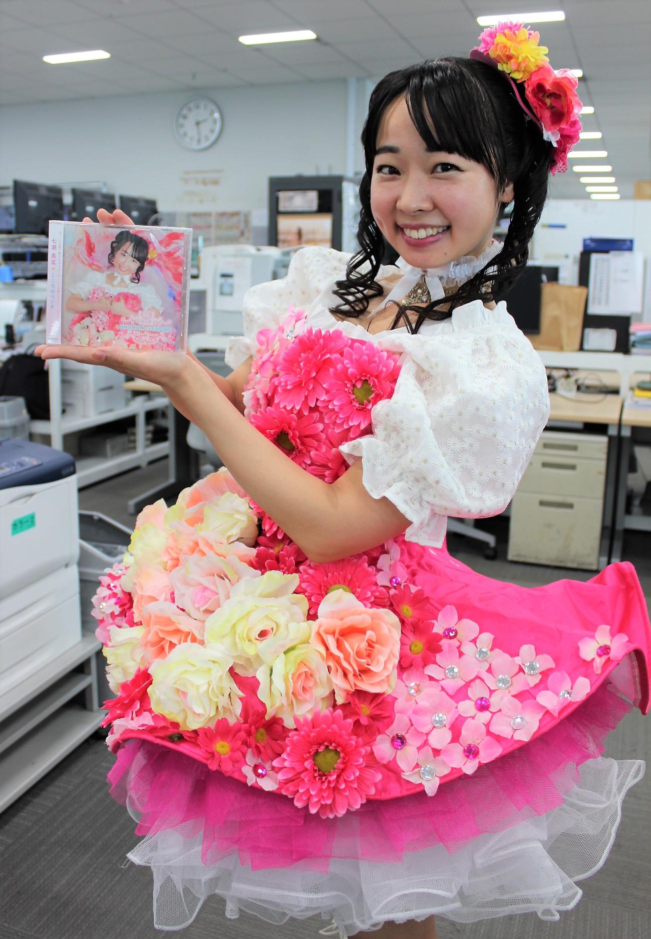 アルバムPRのために日刊スポーツに来社した七瀬美菜（撮影・鎌田敏晴）