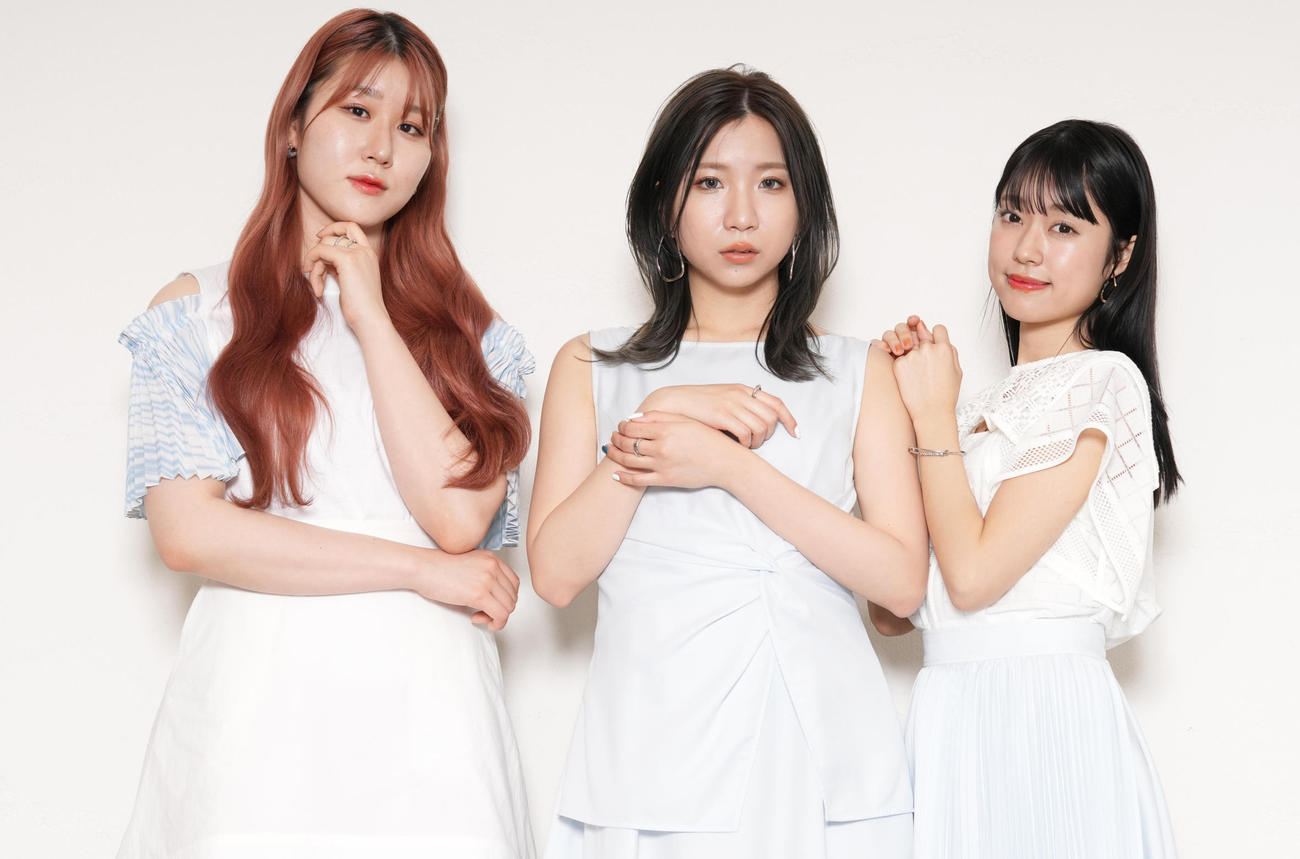Little Glee Monster。左からかれん、MAYU、アサヒ（撮影・鈴木みどり）