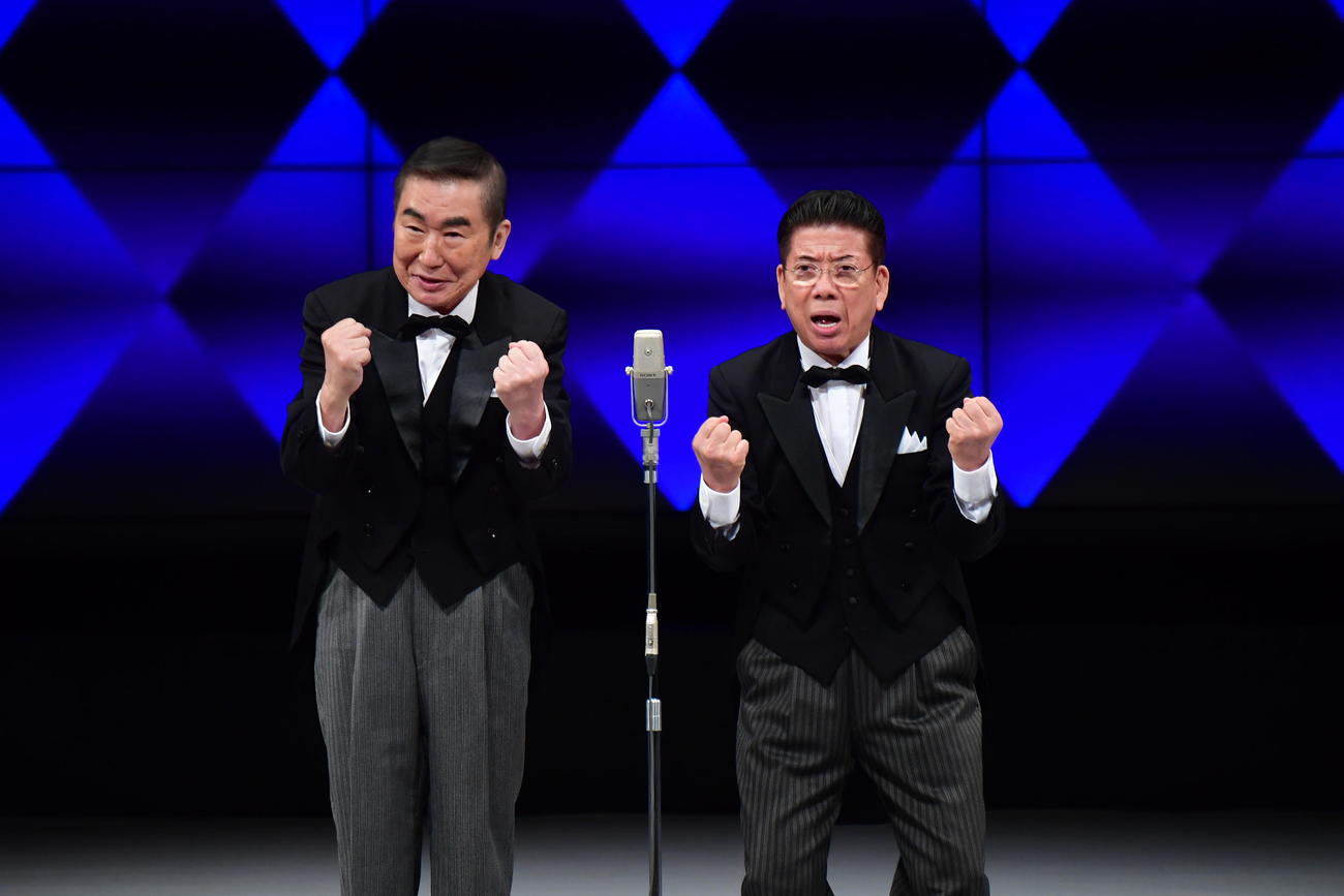 自身の独演会で西川きよし（右）と漫才に臨んだ桂文枝