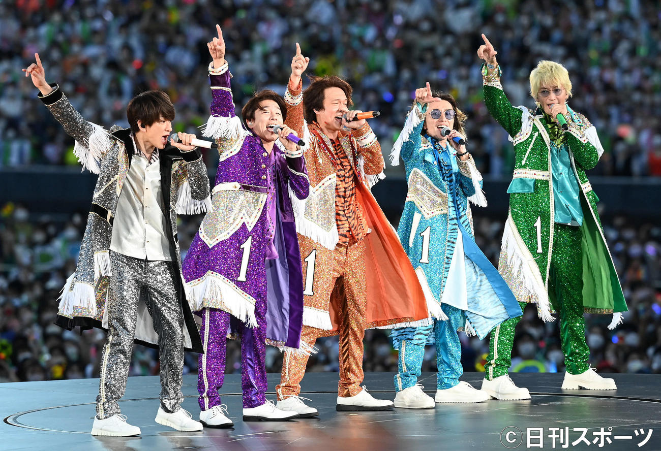 デビュー18周年記念ライブ「18祭」でパワフルなステージを見せる関ジャニ∞。左から横山裕、村上信五、丸山隆平、安田章大、大倉忠義（撮影・たえ見朱実）