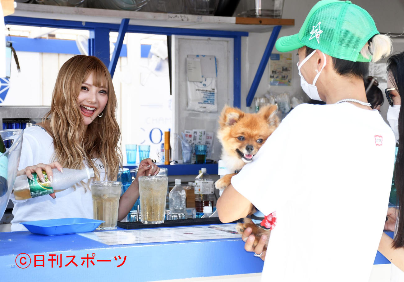 「avex beach paradise」一日店長を務めた安斉かれん（撮影・大友陽平）