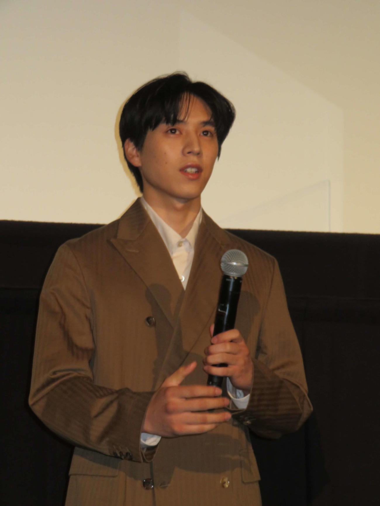 映画「峠　最後のサムライ」公開後舞台あいさつに登壇した坂東龍汰（撮影・村上幸将）