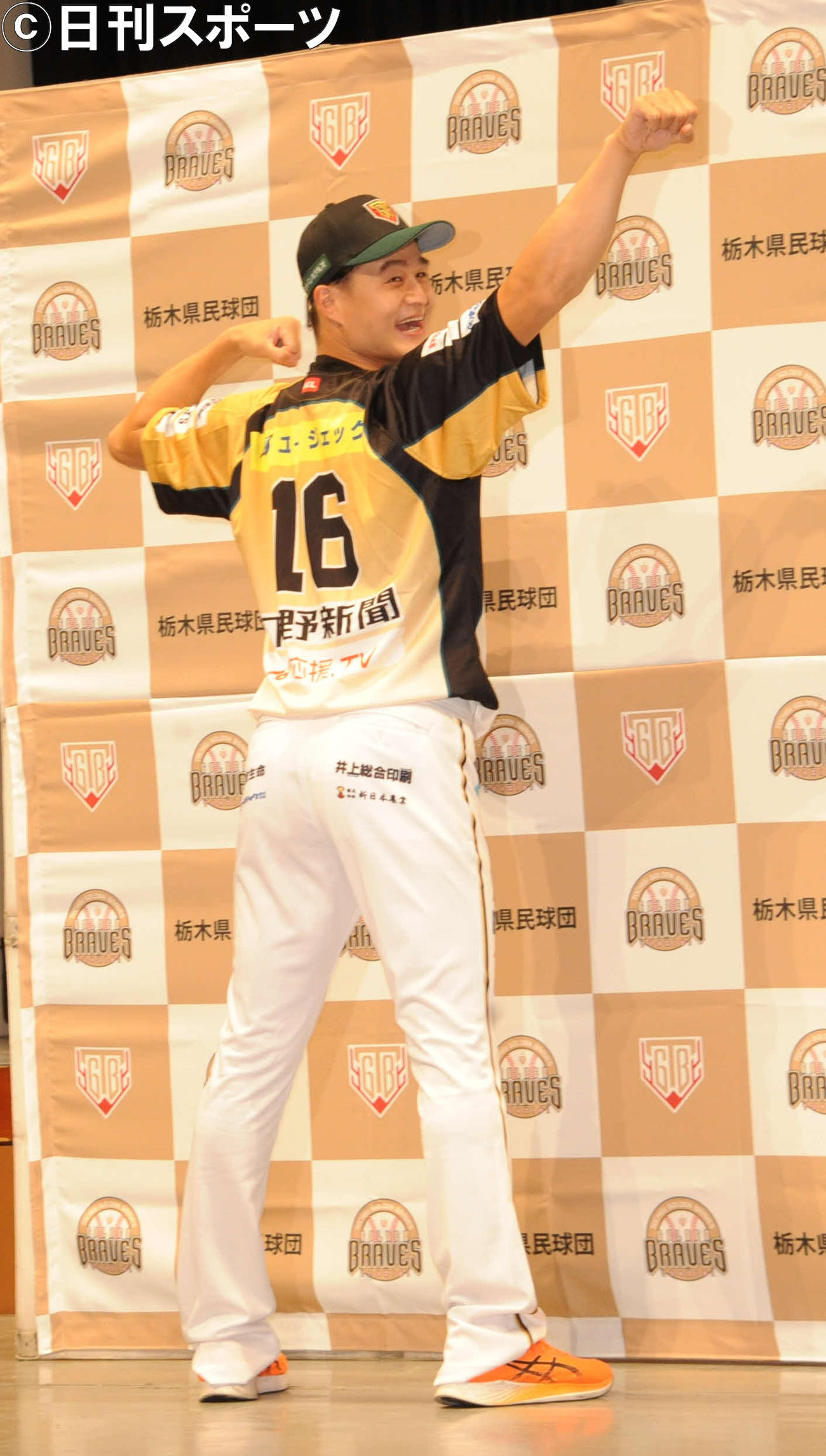 野球の独立リーグ、BCリーグ・栃木ゴールデンブレーブスへの入団会見に出席した、お笑いコンビ、ティモンディの高岸宏行（撮影・松尾幸之介）