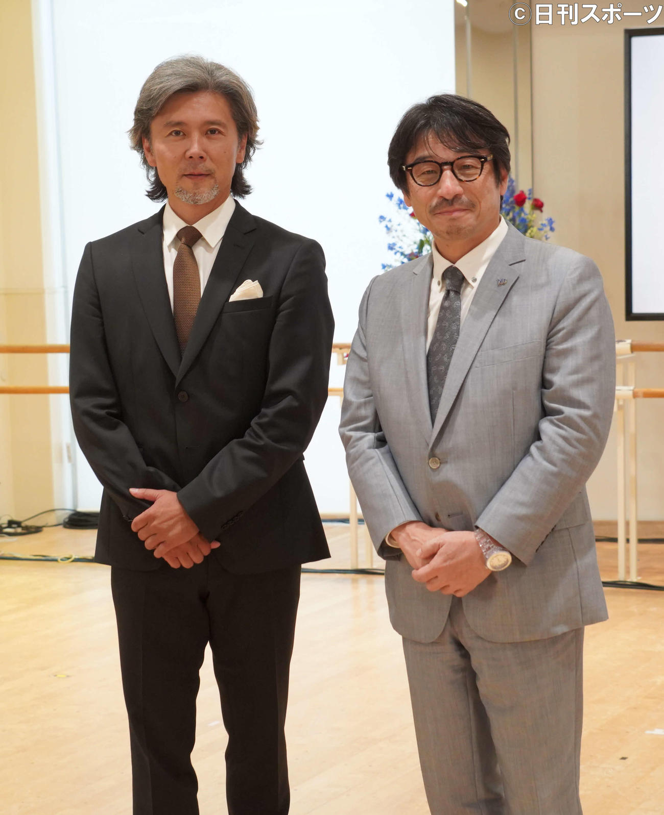 K－BALLETとTBSの資本業務提携記者会見を行った熊川哲也（左）とTBS佐々木卓社長（撮影・佐藤成）