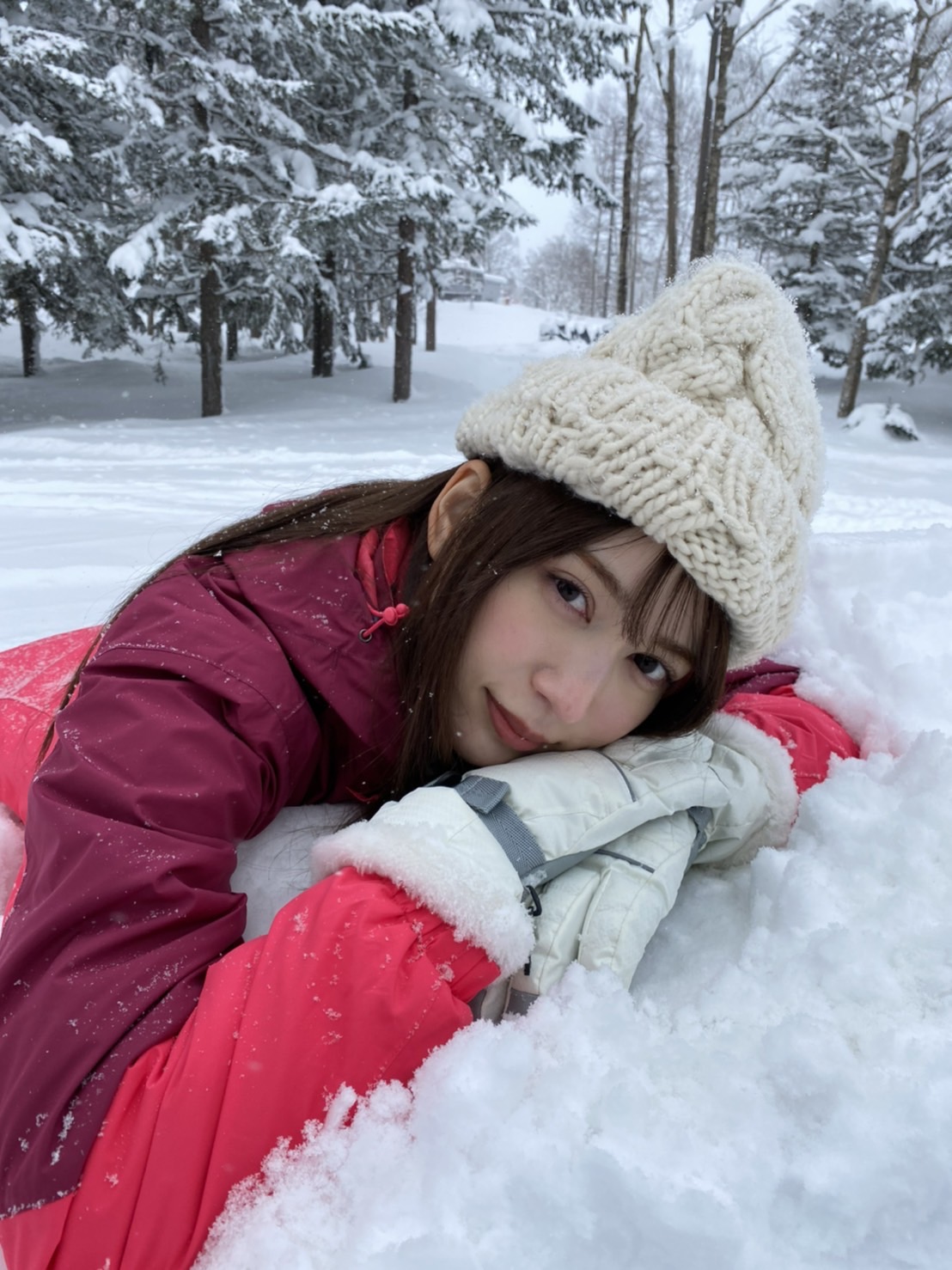2度目の重版が決定した雪平莉左の初写真集「とろける。」の初出しオフショット