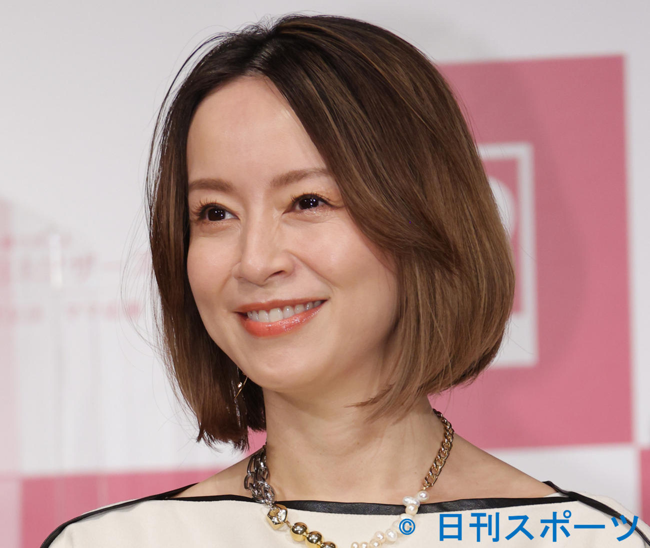 鈴木亜美（2022年5月撮影）