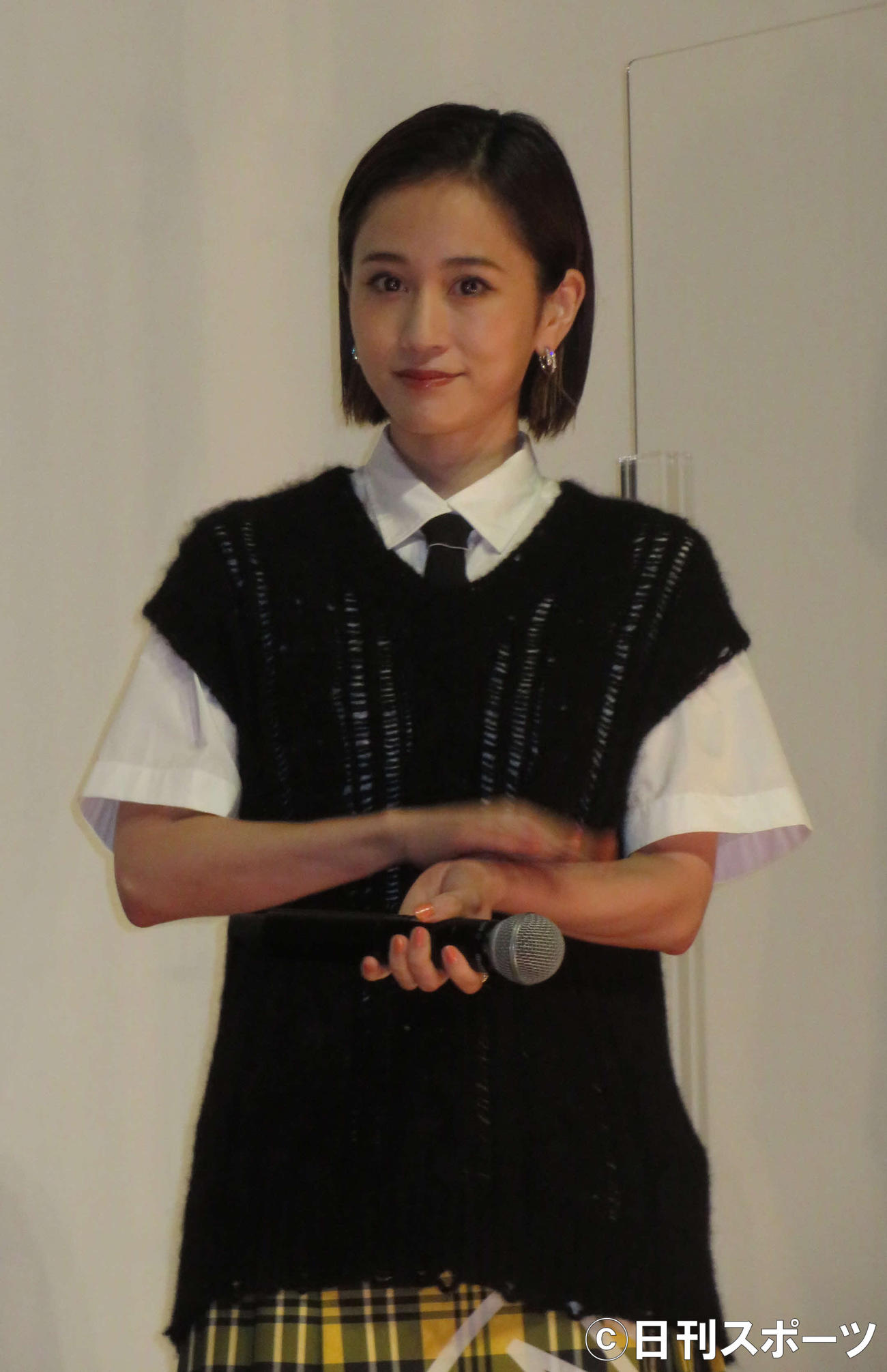 映画「コンビニエンス・ストーリー」完成披露舞台あいさつに登壇した前田敦子（撮影・村上幸将）