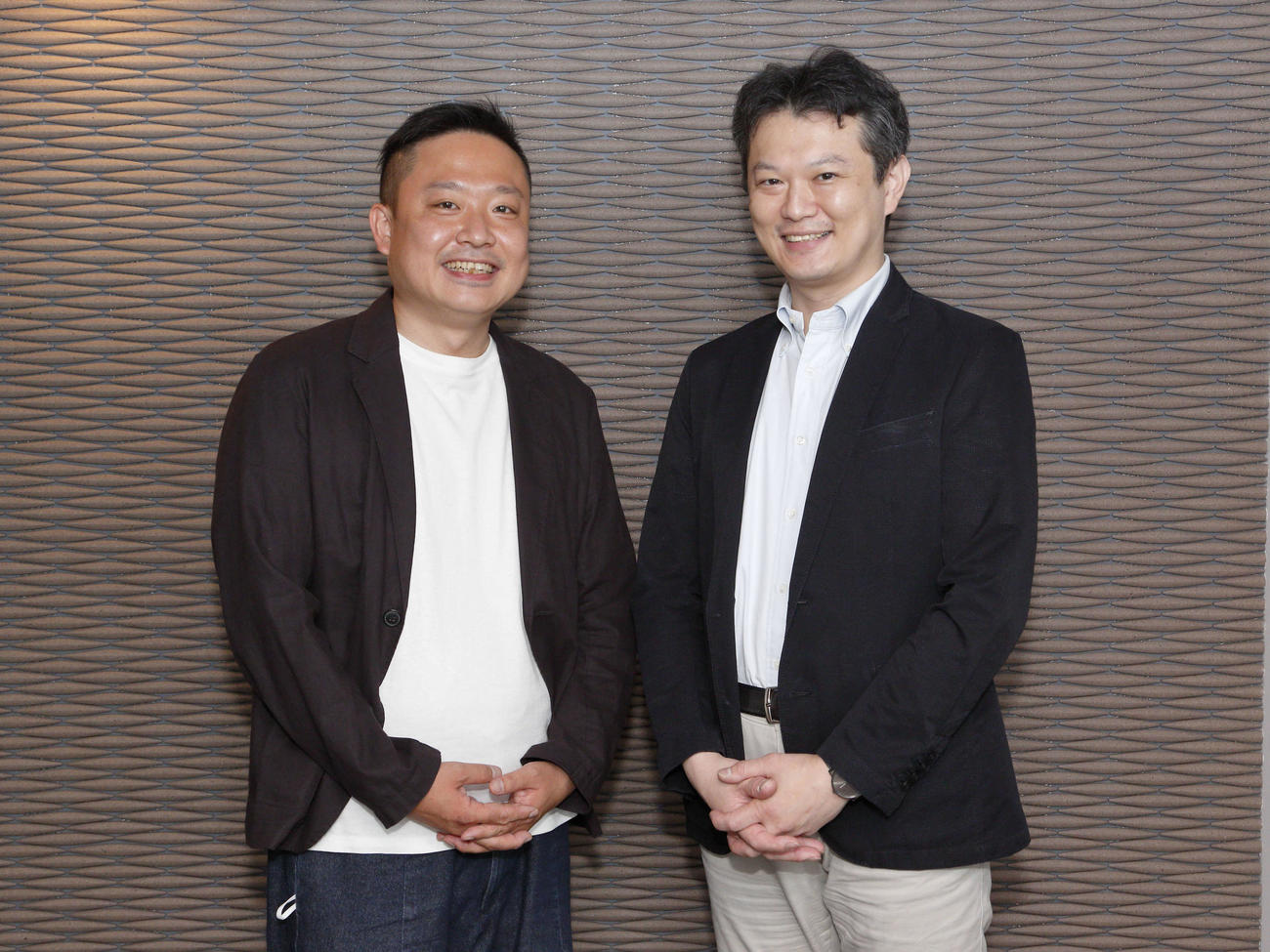 「週刊少年サンデー」大嶋一範編集長（左）と「週刊少年ジャンプ」中野博之編集長（撮影／長谷部英明）