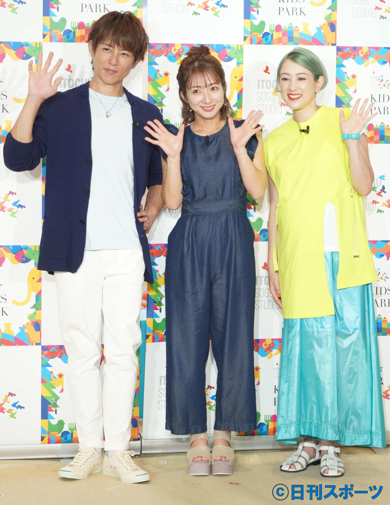 「ITOCHU SDGs STUDIO KIDS PARK」のオープン記念イベントに出席した、左から杉浦太陽、辻希美、SHELLY（撮影・佐藤成）