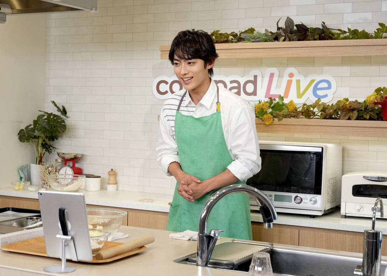 料理番組「ペアリングビストロ　YUTO」でお菓子作りに初挑戦した辰巳ゆうと