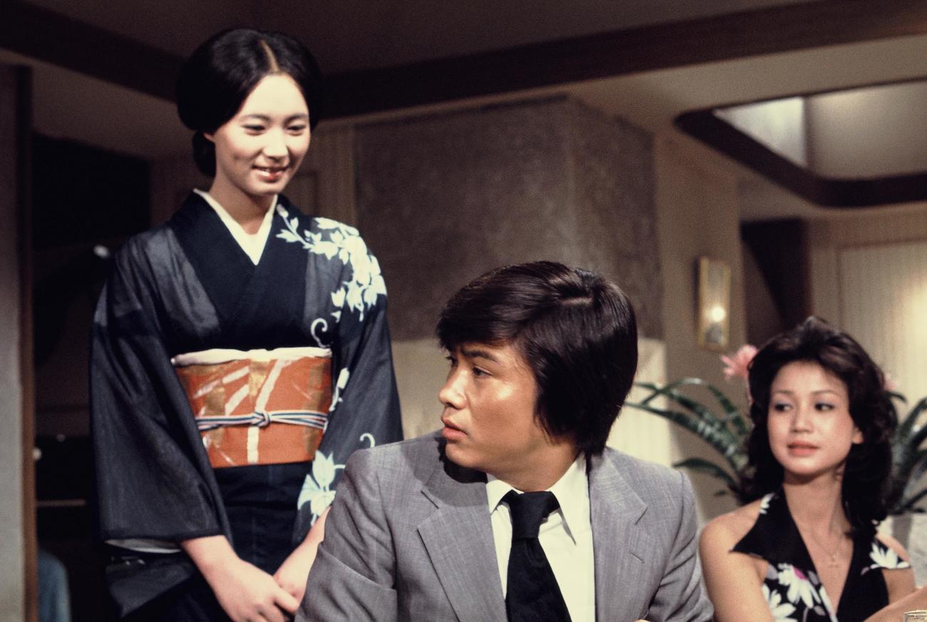 映画「砂の器」に出演した森田健作（中）島田陽子（左）