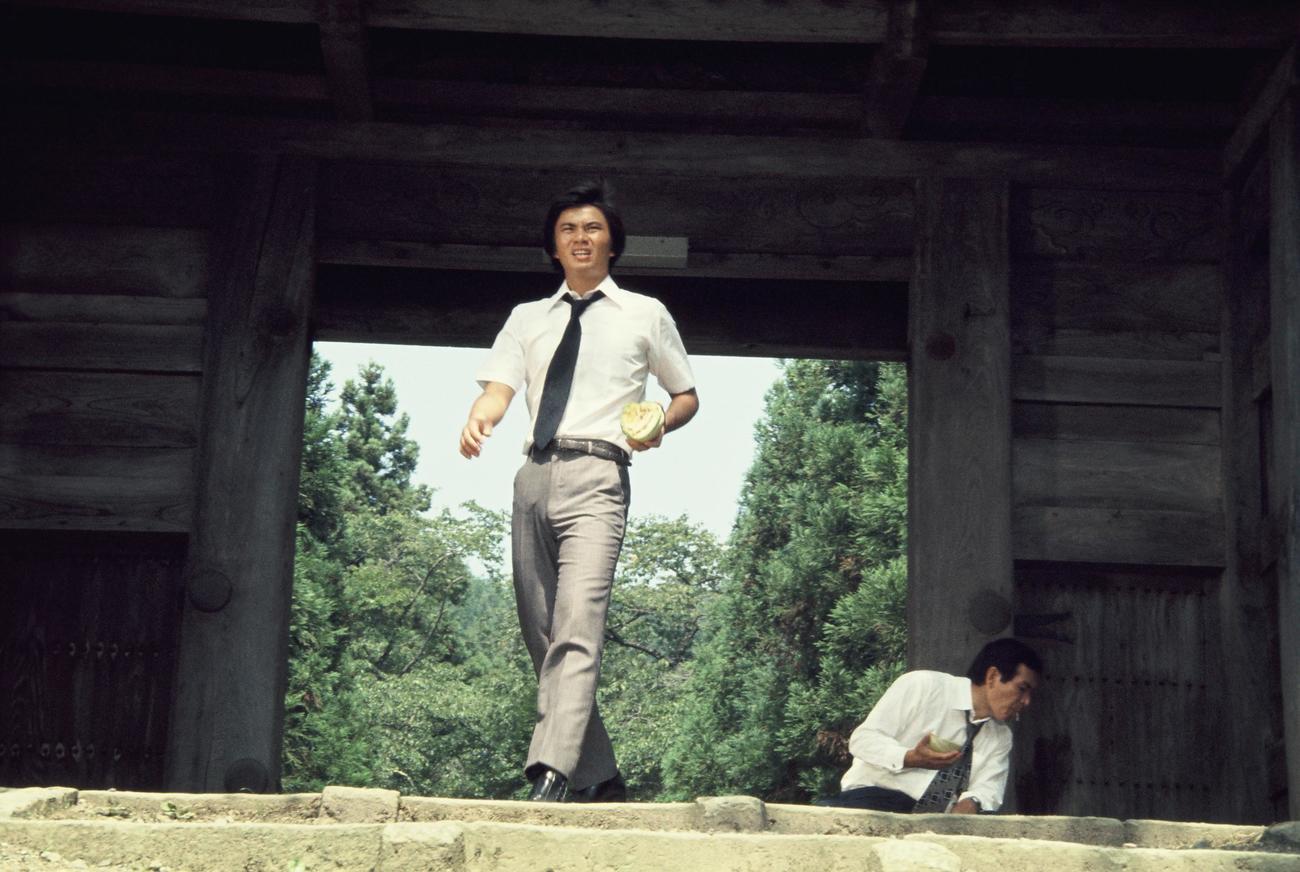 映画「砂の器」に出演した森田健作（左）丹波哲郎さん