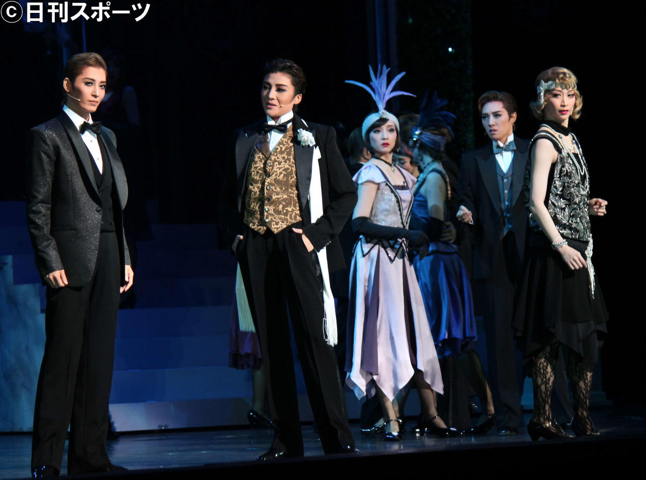 （左から）主演の月城かなと、鳳月杏、彩みちる、風間柚乃、海乃美月（撮影・村上久美子）
