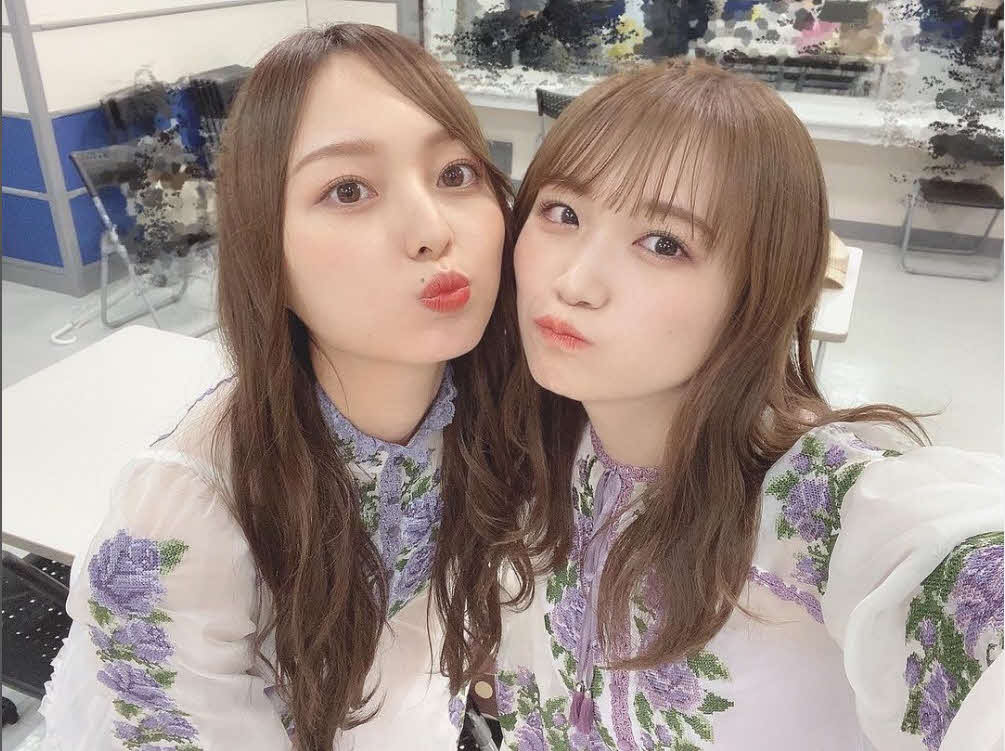 乃木坂46キャプテン秋元真夏（右）と梅澤美波（左）。秋元真夏インスタグラムより