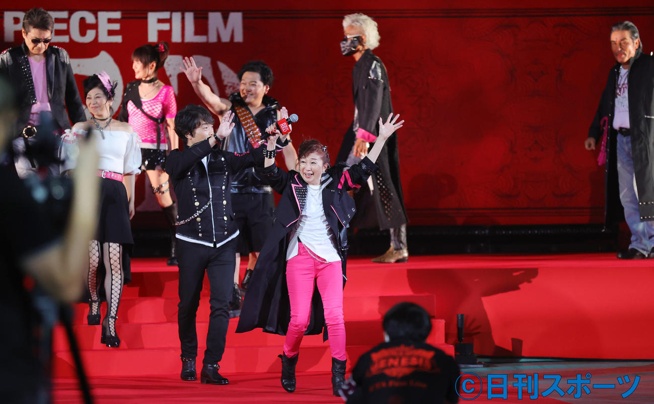 「ONE PIECE FILM RED」ワールドプレミアに登場した田中真弓（先頭）ら（撮影・野上伸悟）