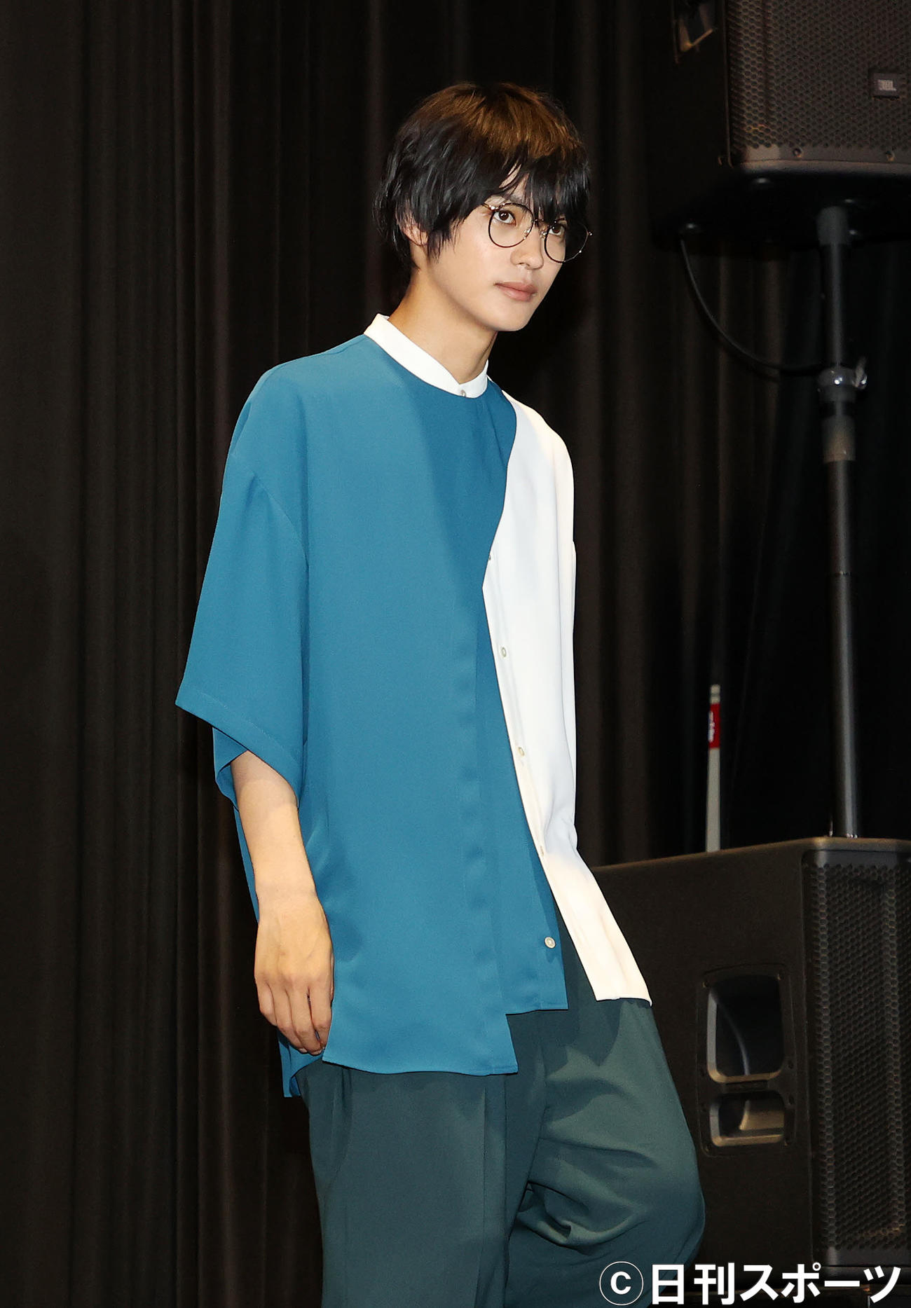 映画「恋は光」舞台あいさつを終え引き揚げる神尾楓珠（撮影・鈴木正人）