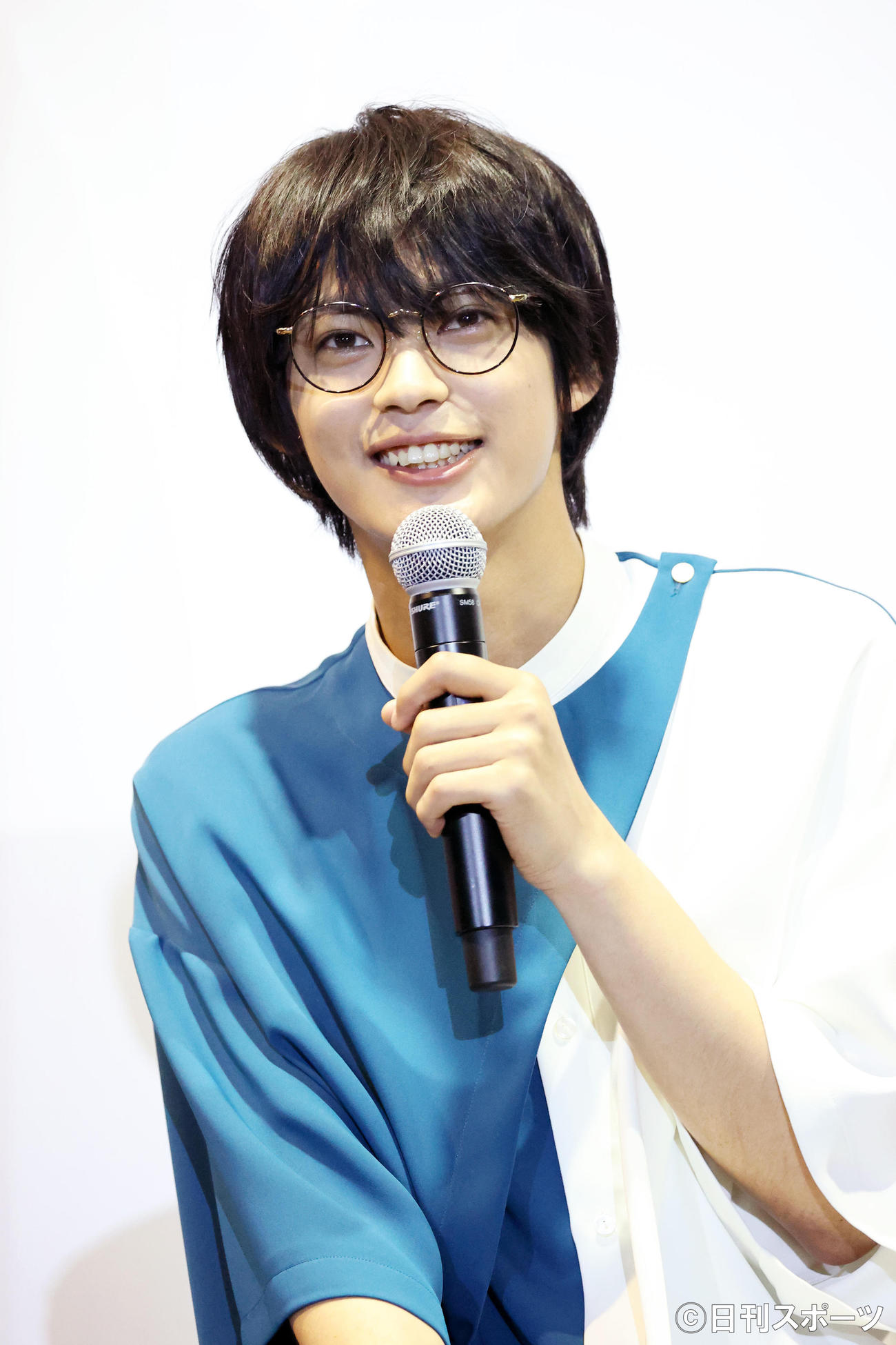 あいさつする神尾楓珠（撮影・鈴木正人）