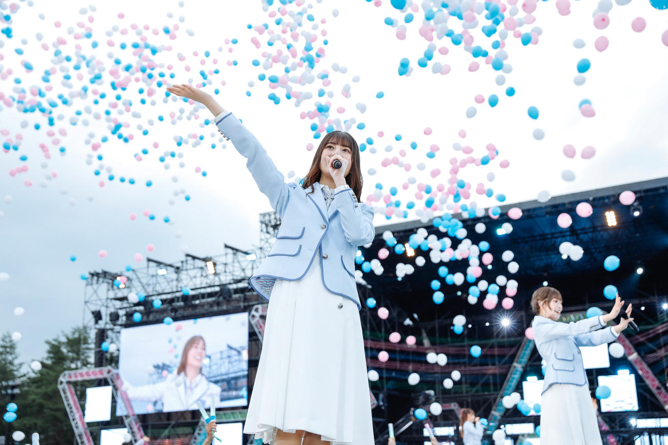 野外ライブ「W－KEYAKI FES．　2022」を開催した日向坂46（撮影・上山陽介氏）