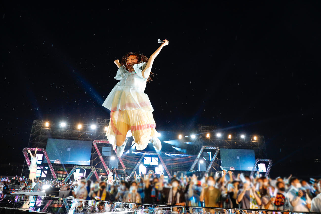 野外ライブ「W－KEYAKI FES．　2022」を開催した日向坂46（撮影・上山陽介氏）