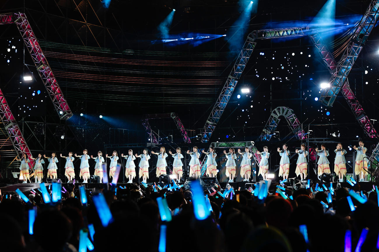 野外ライブ「W－KEYAKI FES．　2022」を開催した日向坂46（撮影・上山陽介氏）